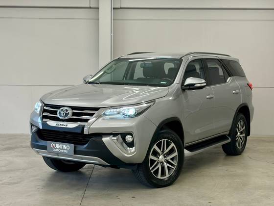 TOYOTA HILUX SW4 2.8 SRX 4X4 16V TURBO INTERCOOLER DIESEL 4P AUTOMÁTICO TOYOTA HILUX SW4 2.8 SRX 4X4 16V TURBO INTERCOOLER DIESEL 4P AUTOMÁTICO